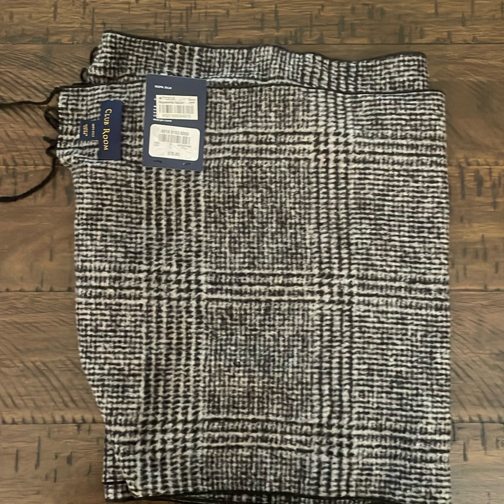 New with tag- 100% Silk wool scarf